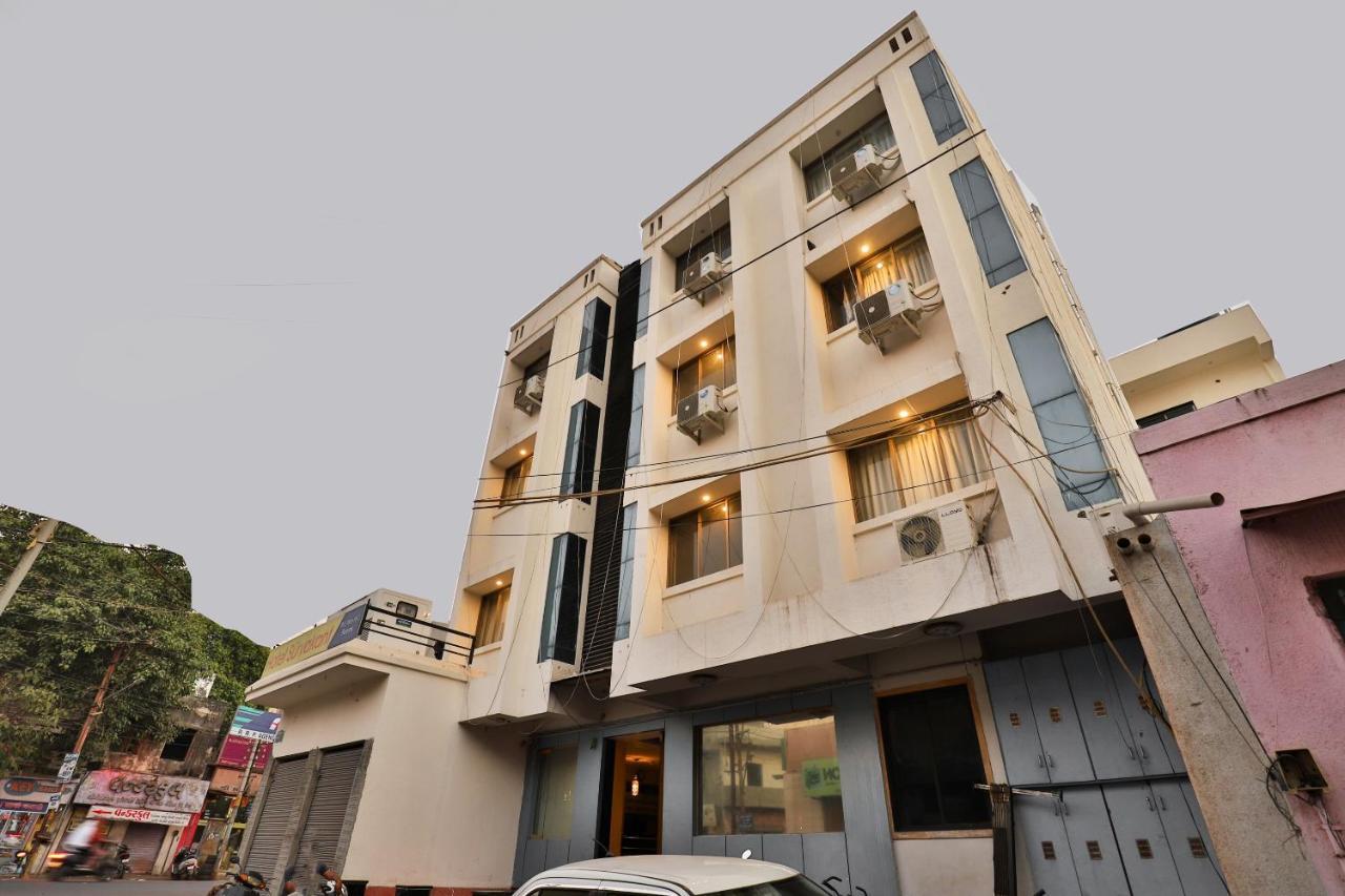 Oyo 23540 Hotel Suryakant Rajkot Exterior foto