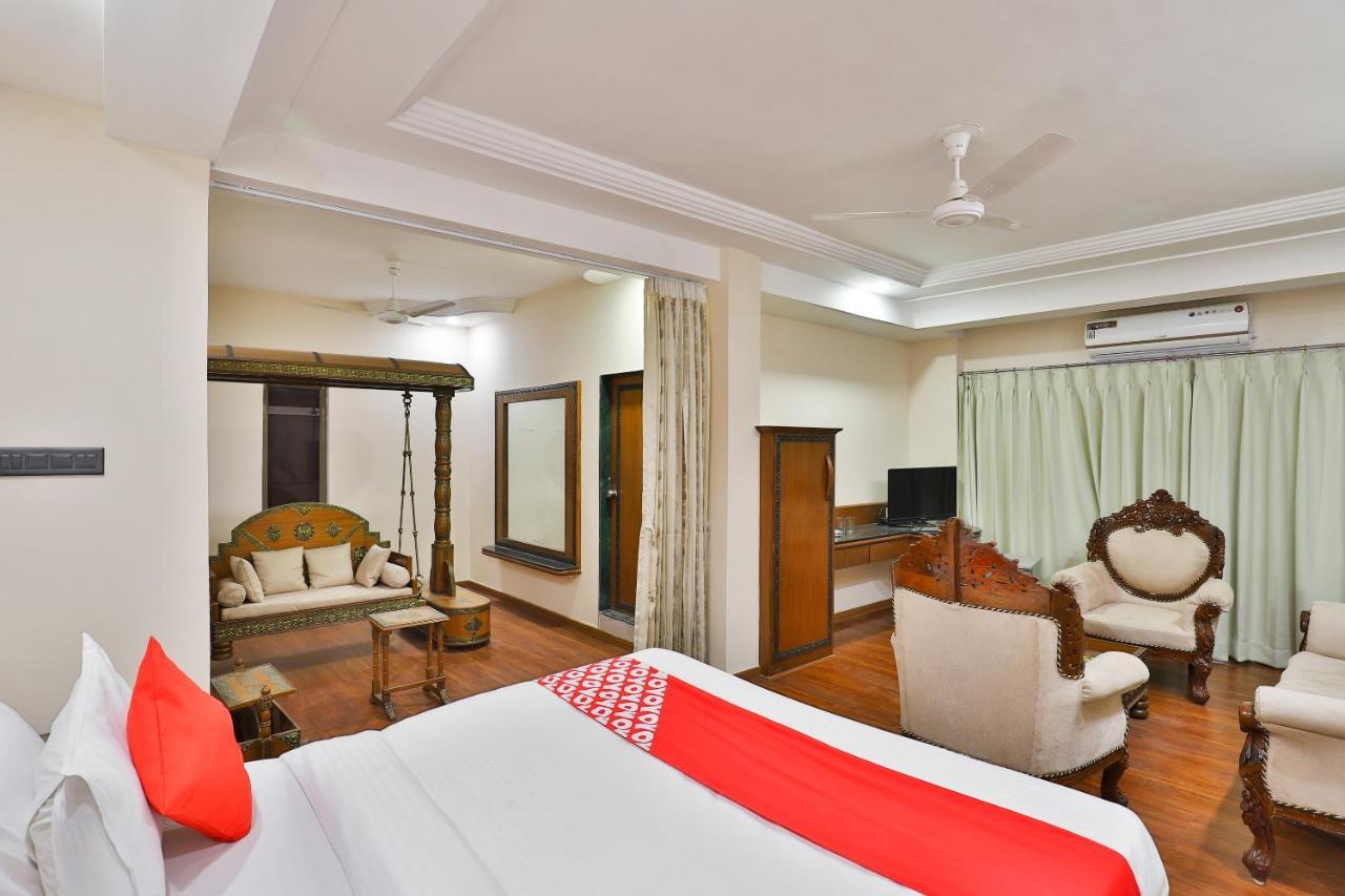 Oyo 23540 Hotel Suryakant Rajkot Exterior foto