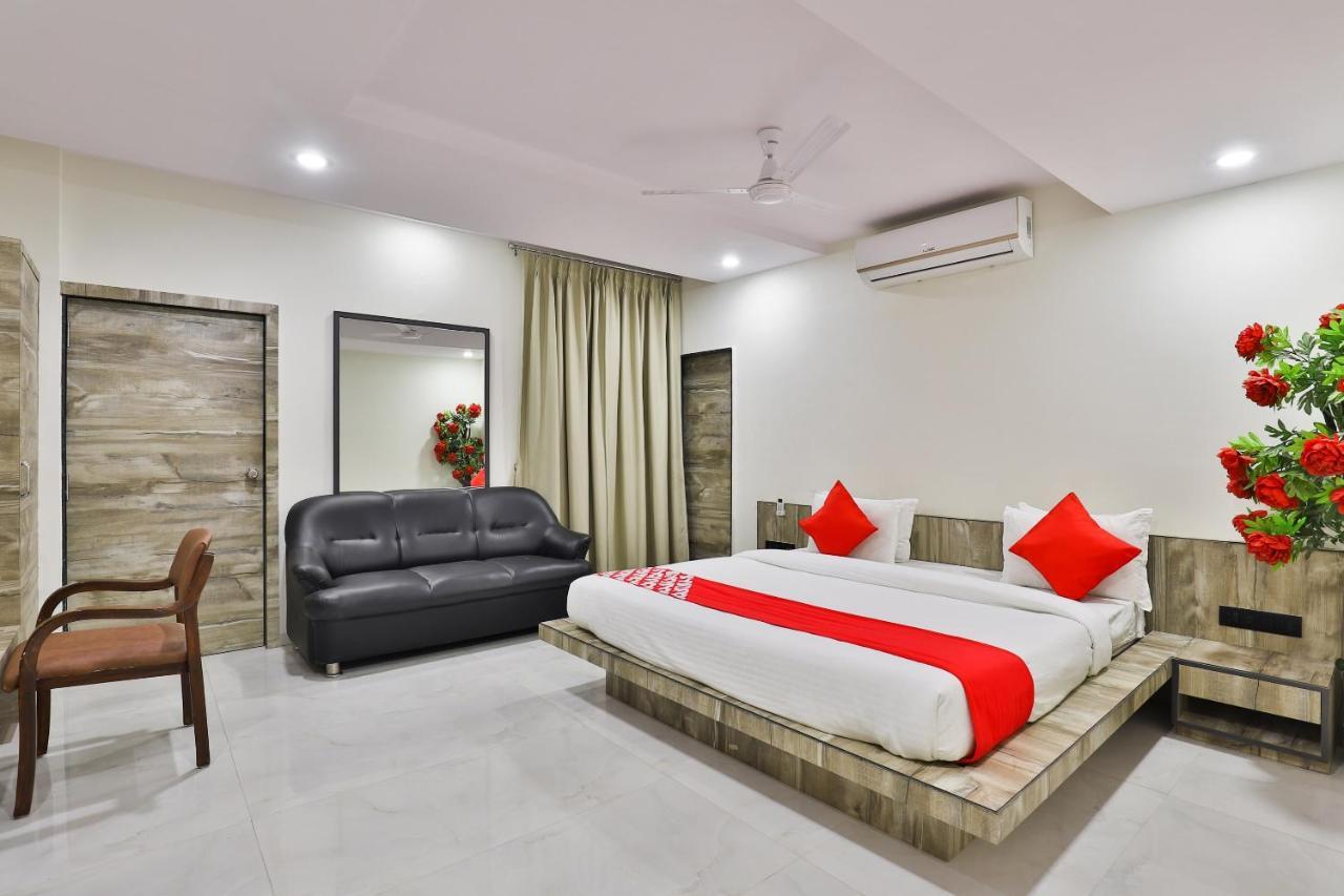Oyo 23540 Hotel Suryakant Rajkot Exterior foto